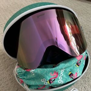 New in packaging Goodr adult ski goggles with case and low-light lense
